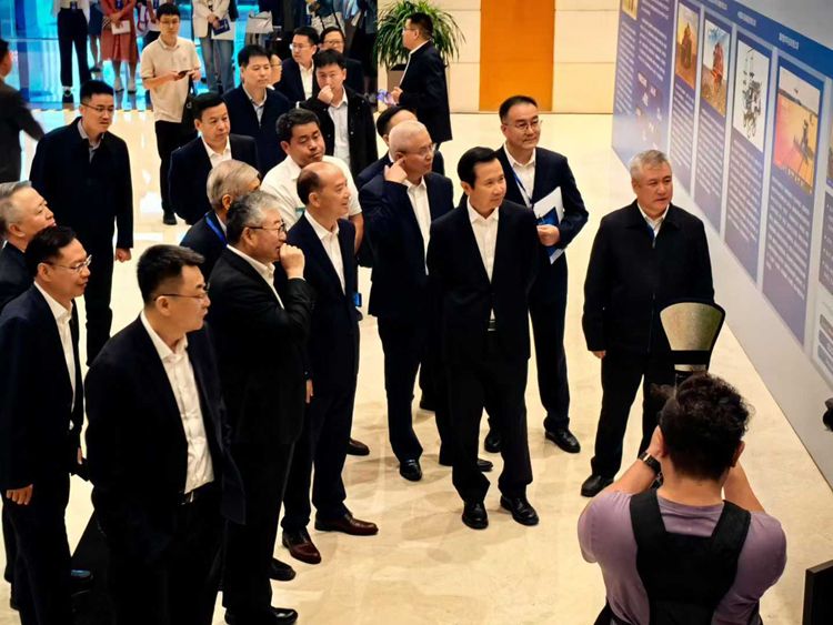 第四屆金扁擔(dān)農(nóng)業(yè)現(xiàn)代化論壇一拖70年